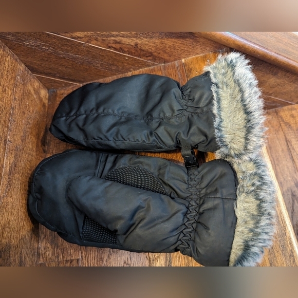 Woman's gloves & Mitts Size S or Youth L - Picture 8 of 10
